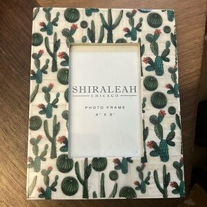 Shiraleah cactus photo frame. 4X6 photo opening. Overall size: 8.5inX6.75in